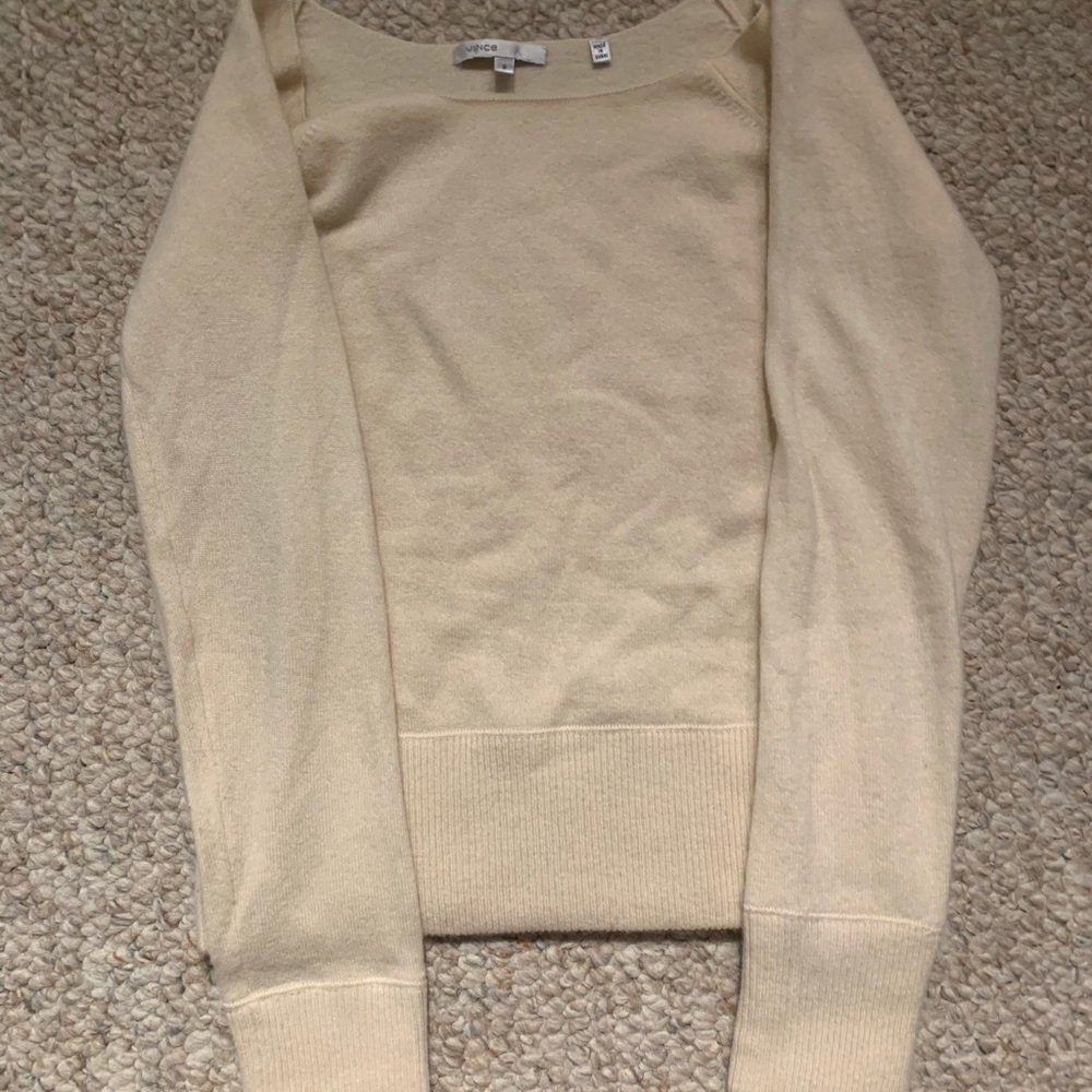 Cream cashmere Vince sweater in a size S